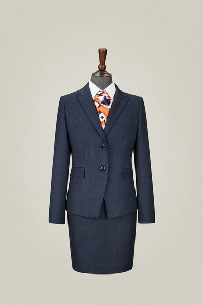 西装是定制好还是买成衣好呢？