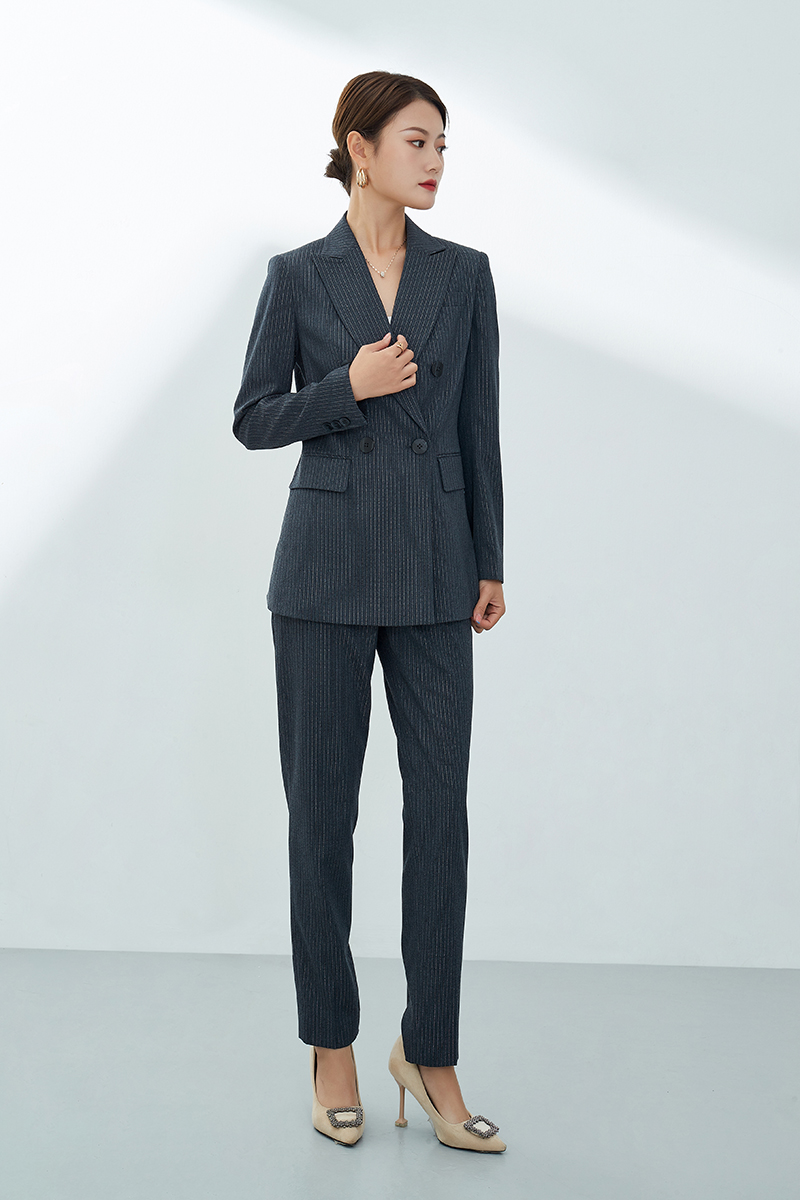 职业装西服定制冬季保养的要点是什么？