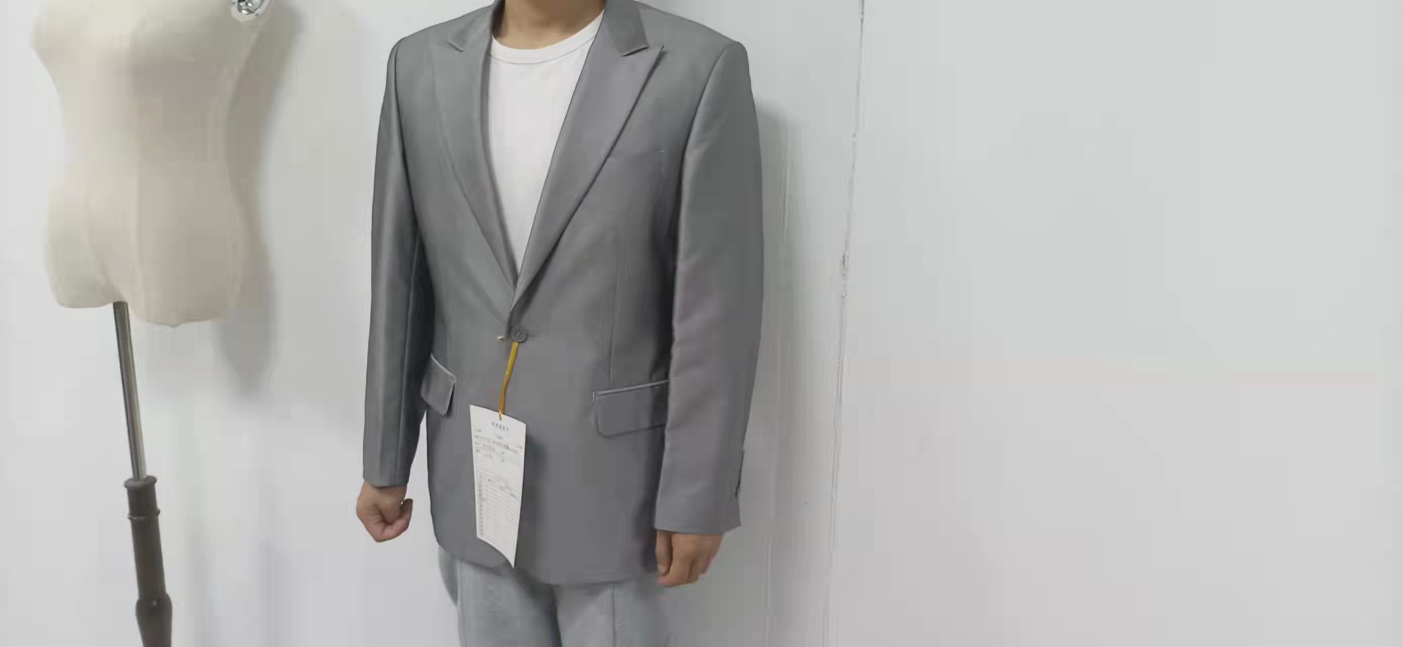 天瑞仪器西装定制实际上身效果图 天瑞仪器西装定制实际上身效果图